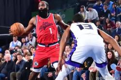 包含里程碑夜！夏洛特黄蜂状态回暖；NBA总决赛集结日刷纪录；更衣室稳定；阵容厚度经受考验的词条